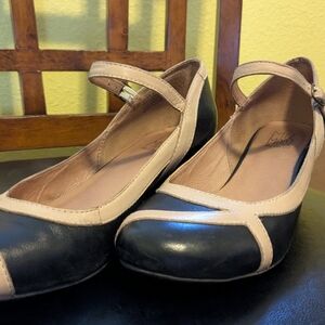 Miz Mooz Women's Black and Cream Mary Jane Shoes